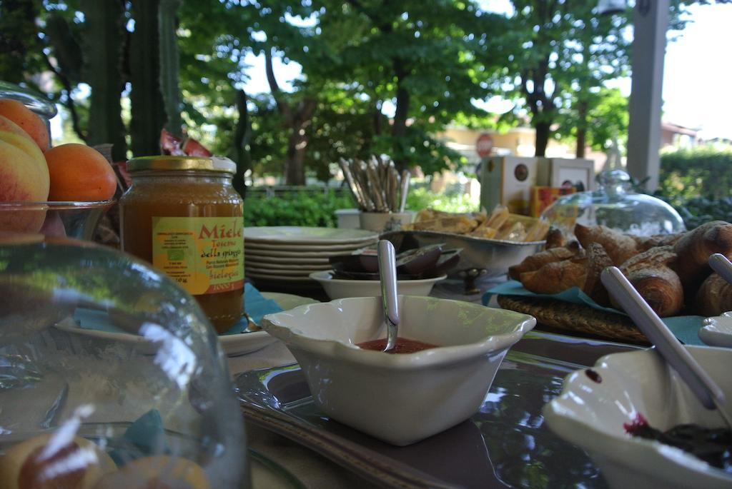 Casa Grischuna B&B Lido di Camaiore Luaran gambar